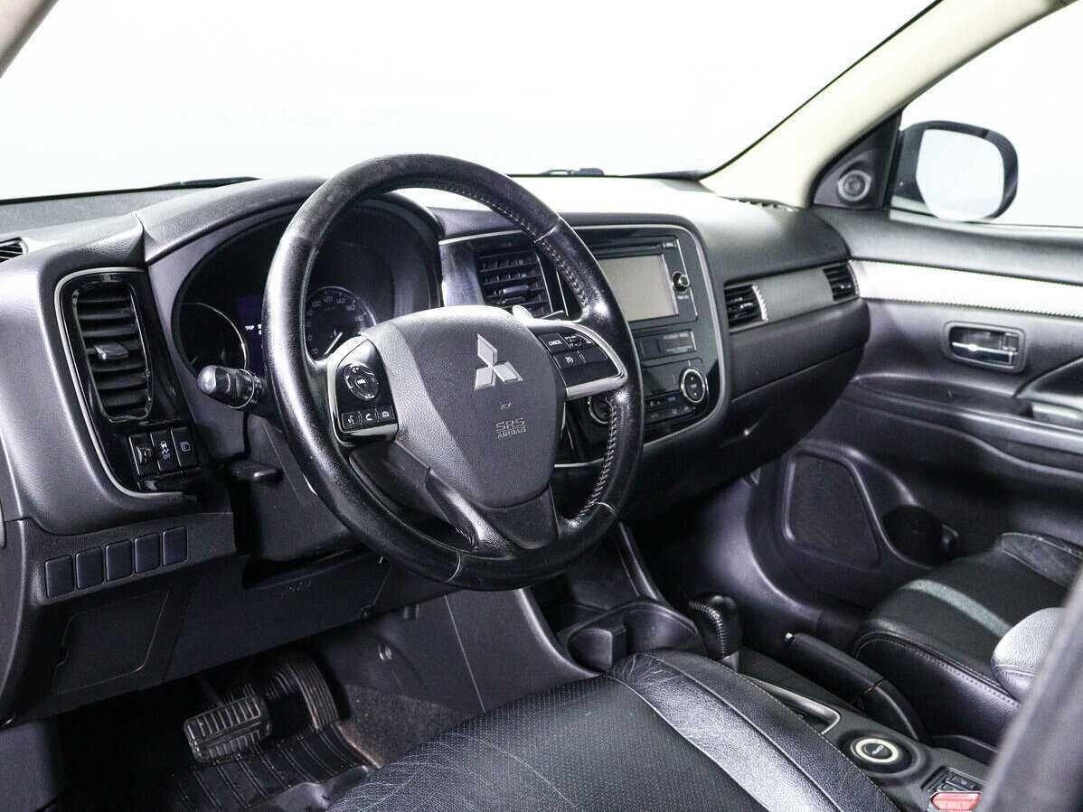 Купить Mitsubishi Outlander с пробегом. Фото: #11