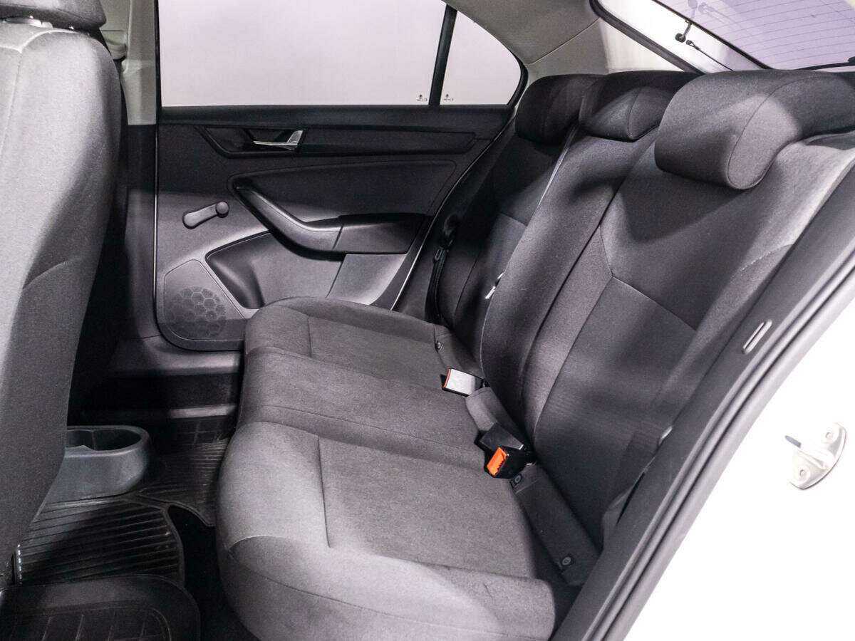 Купить Skoda Rapid с пробегом. Фото: #9