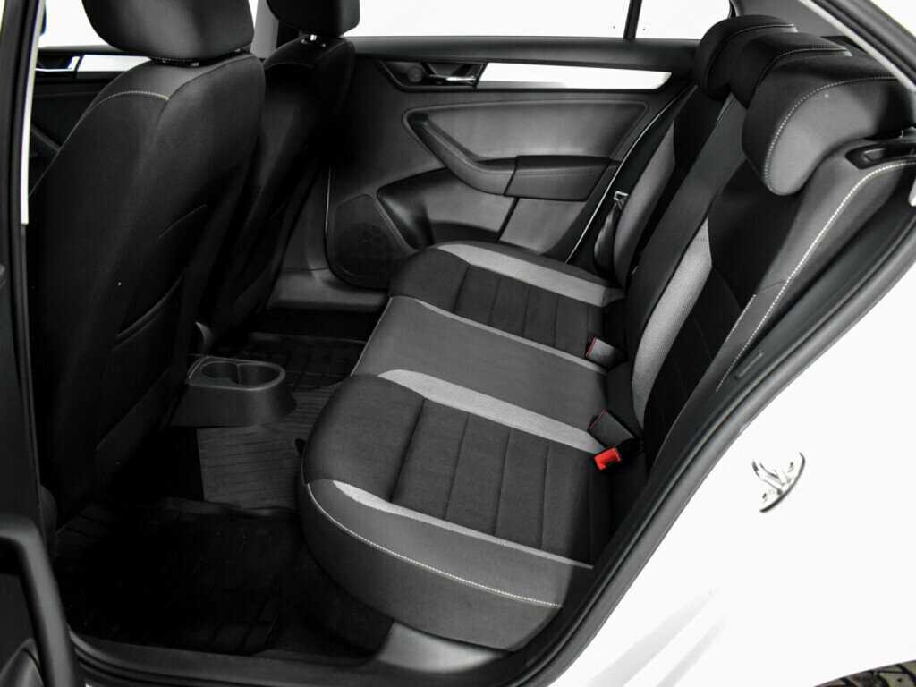 Купить Skoda Rapid с пробегом. Фото: #9