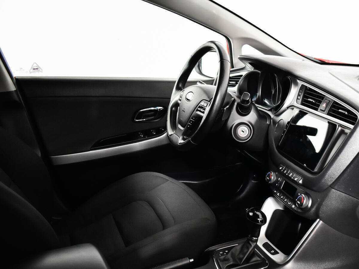 Купить Kia Ceed с пробегом. Фото: #8