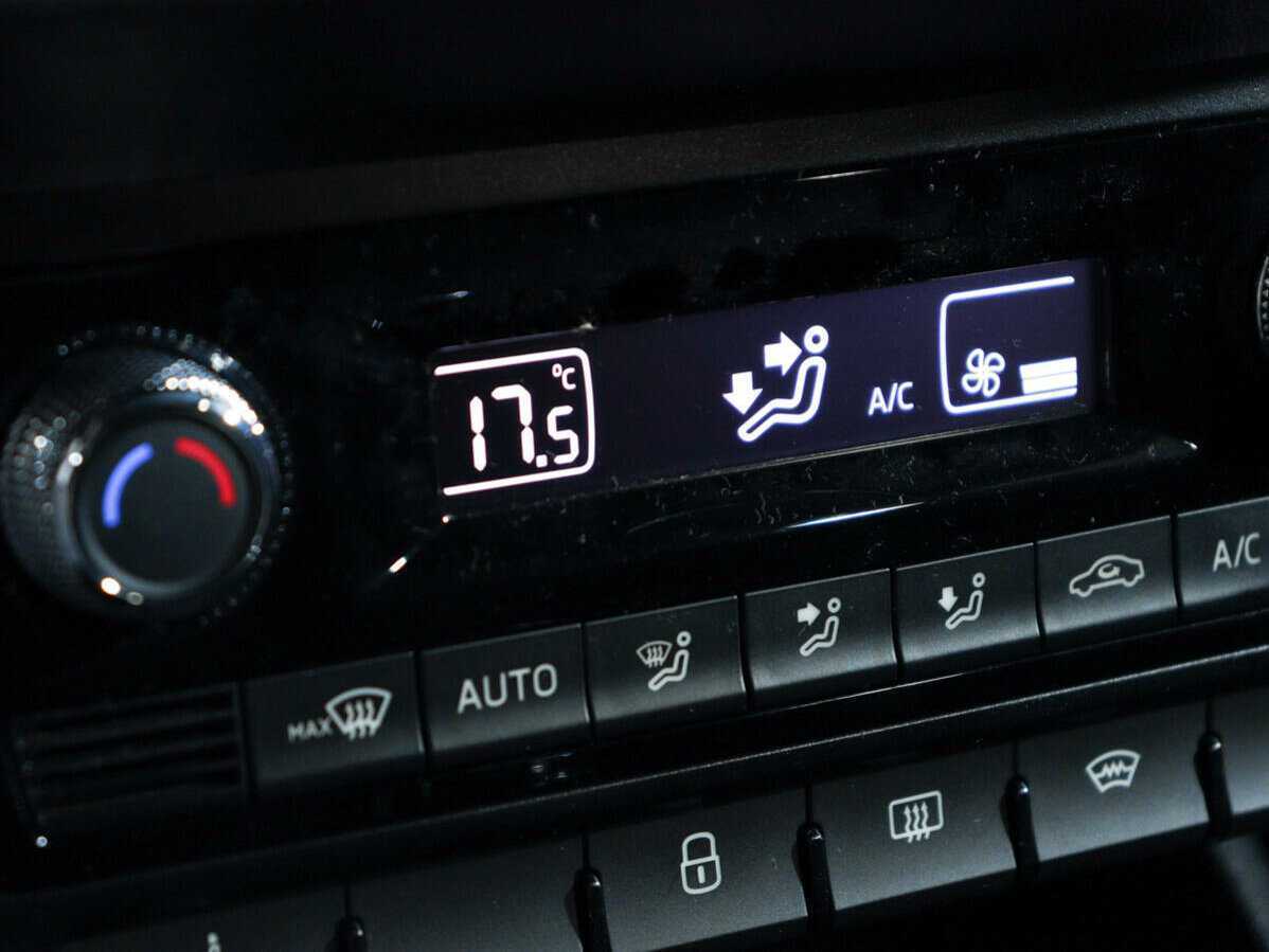 Купить Skoda Rapid с пробегом. Фото: #19