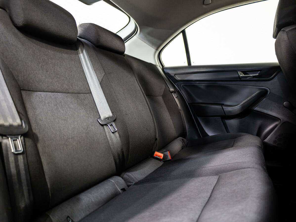 Купить Skoda Rapid с пробегом. Фото: #10