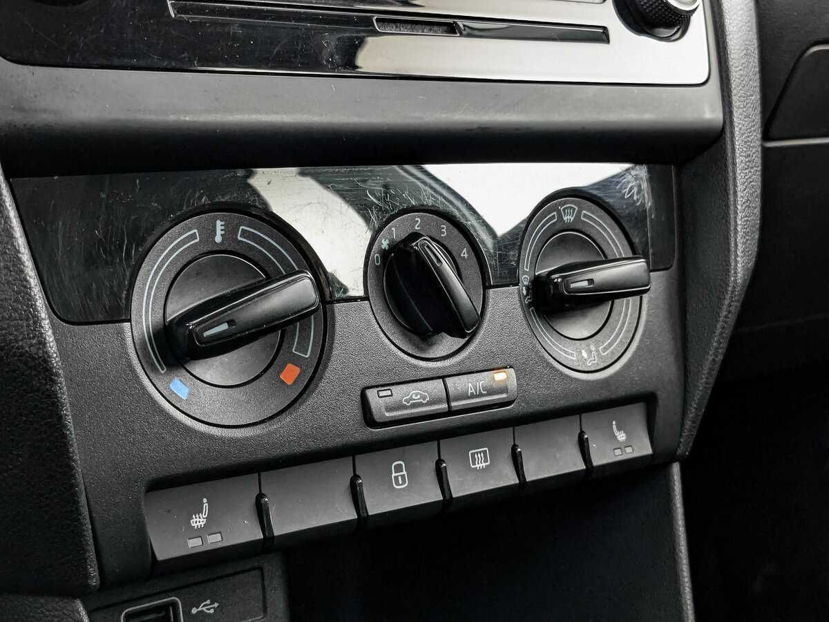 Купить Skoda Rapid с пробегом. Фото: #16