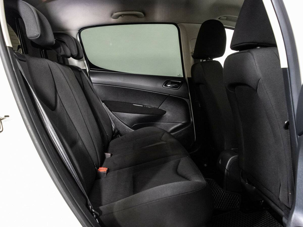 Купить Peugeot 308 с пробегом. Фото: #11