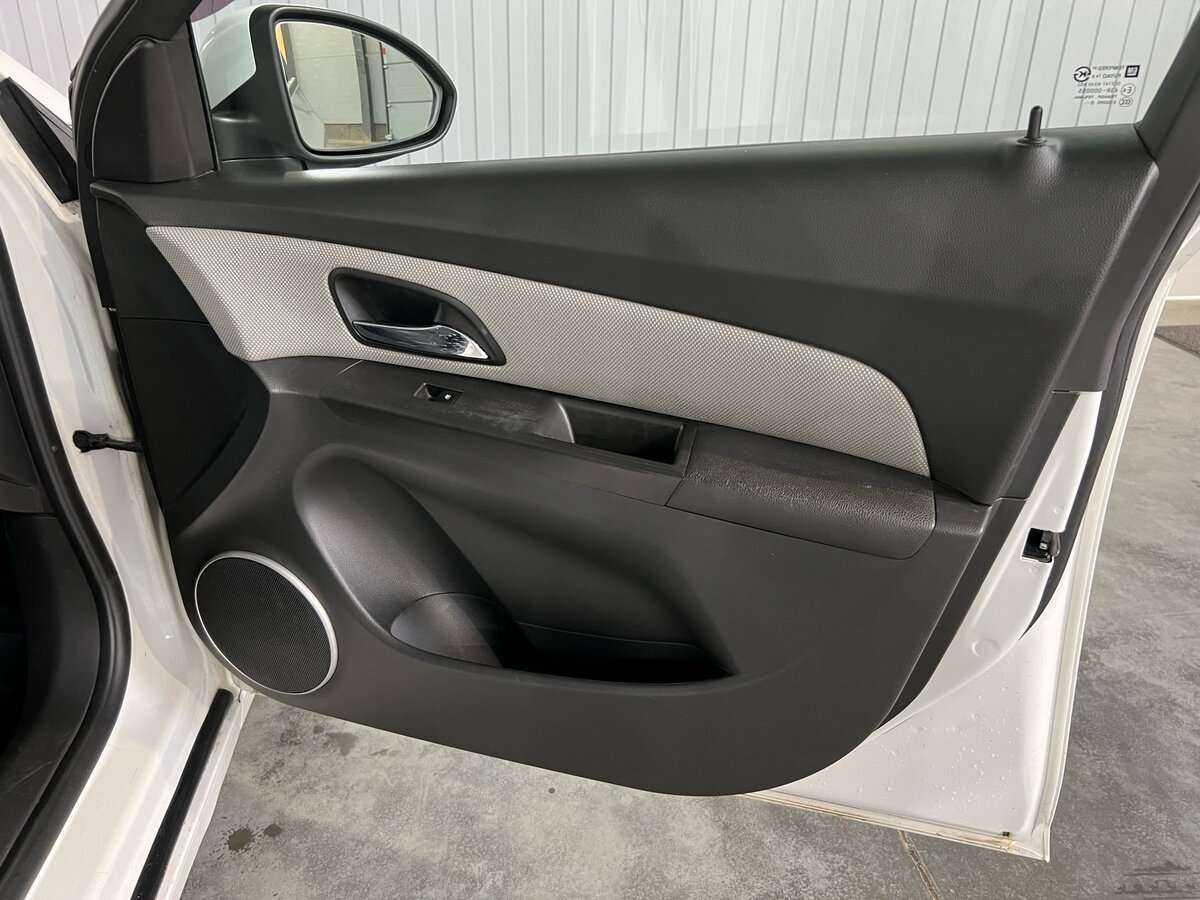 Купить Chevrolet Cruze с пробегом. Фото: #14
