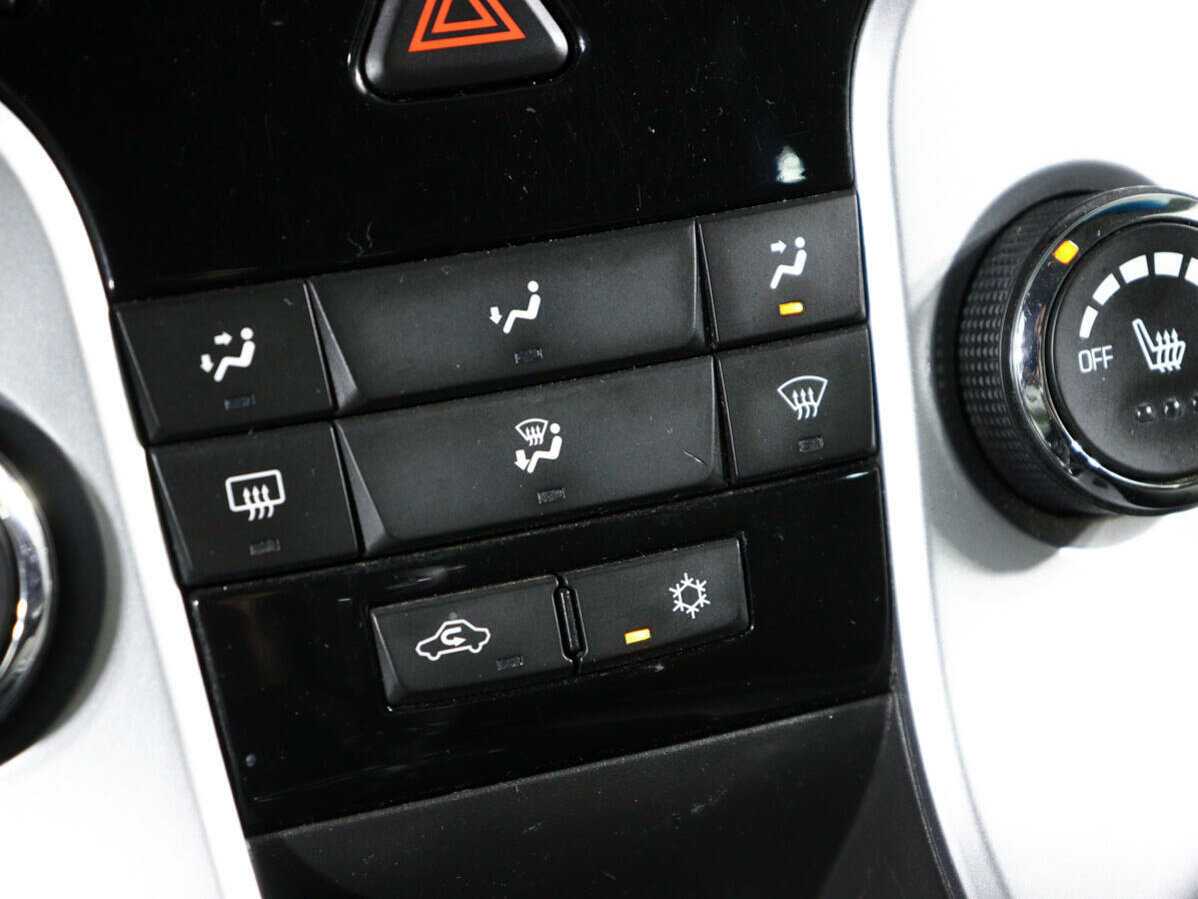 Купить Chevrolet Cruze с пробегом. Фото: #14