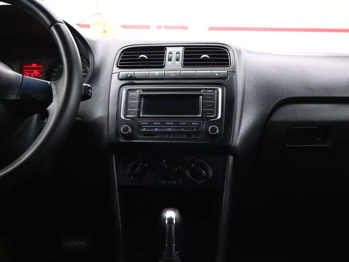 Купить Volkswagen Polo с пробегом. Фото: #9