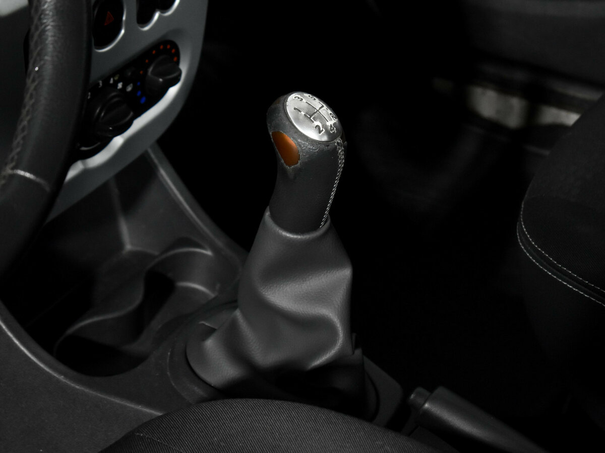 Купить Renault Sandero с пробегом. Фото: #9