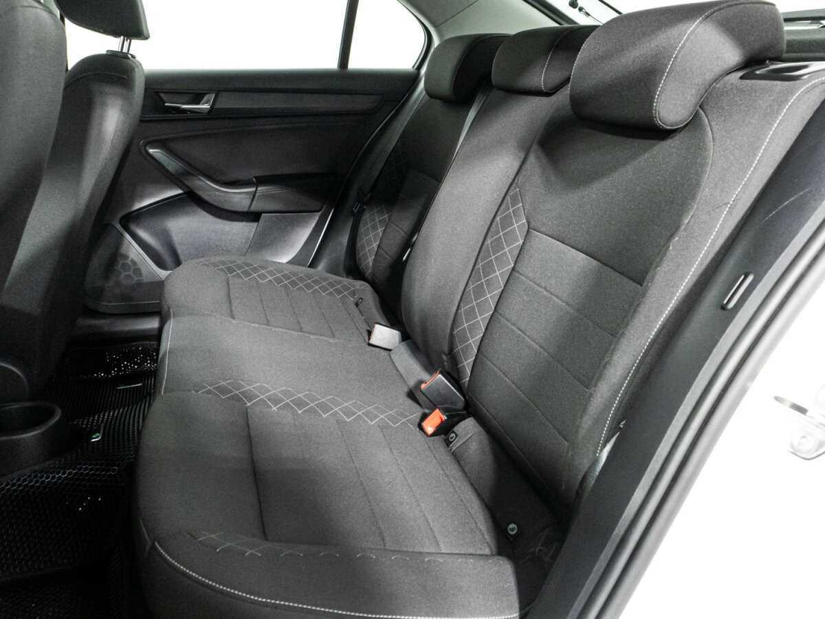 Купить Skoda Rapid с пробегом. Фото: #9