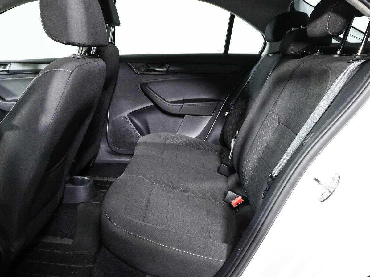 Купить Skoda Rapid с пробегом. Фото: #9