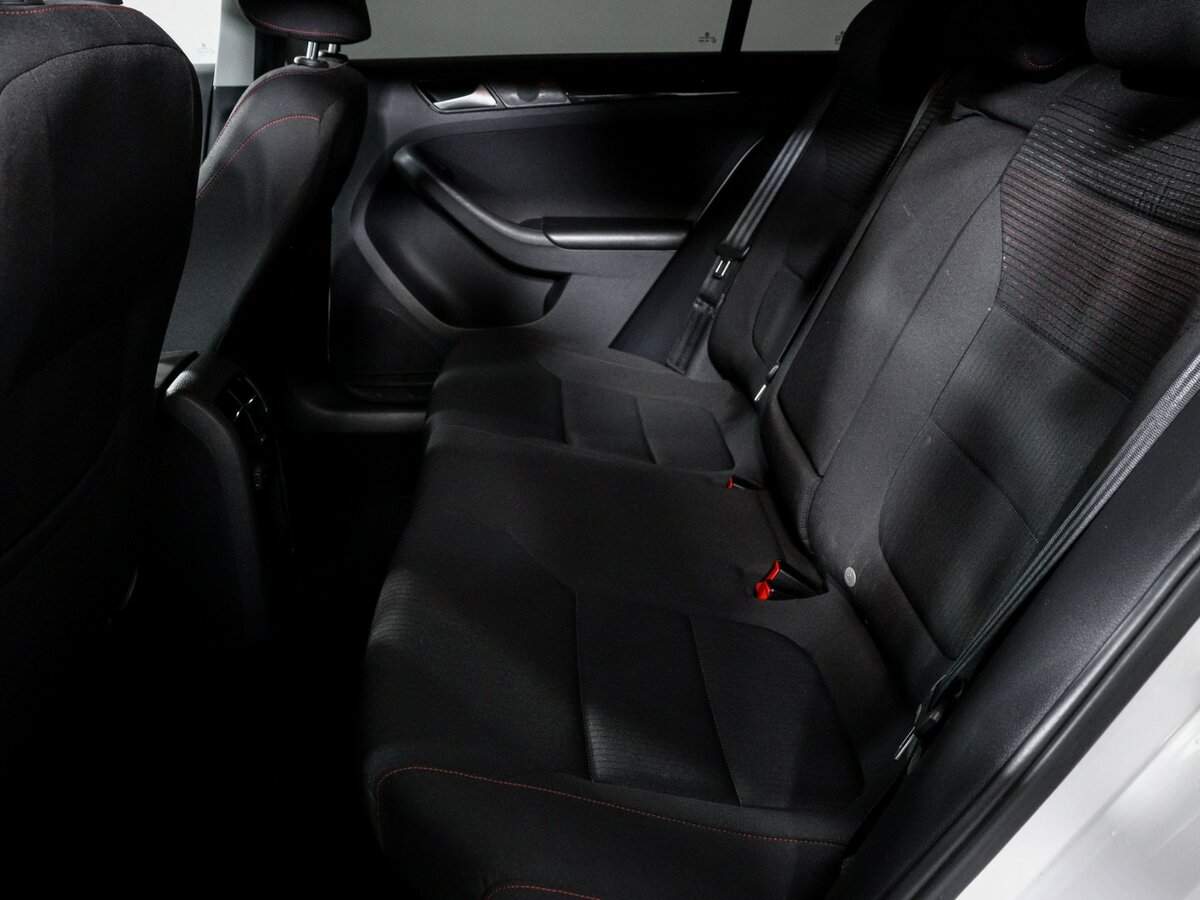 Купить Volkswagen Jetta с пробегом. Фото: #9