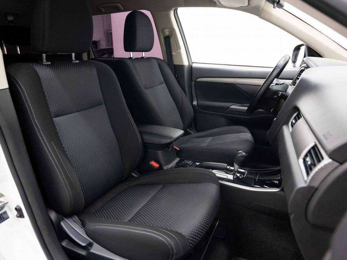 Купить Mitsubishi Outlander с пробегом. Фото: #11