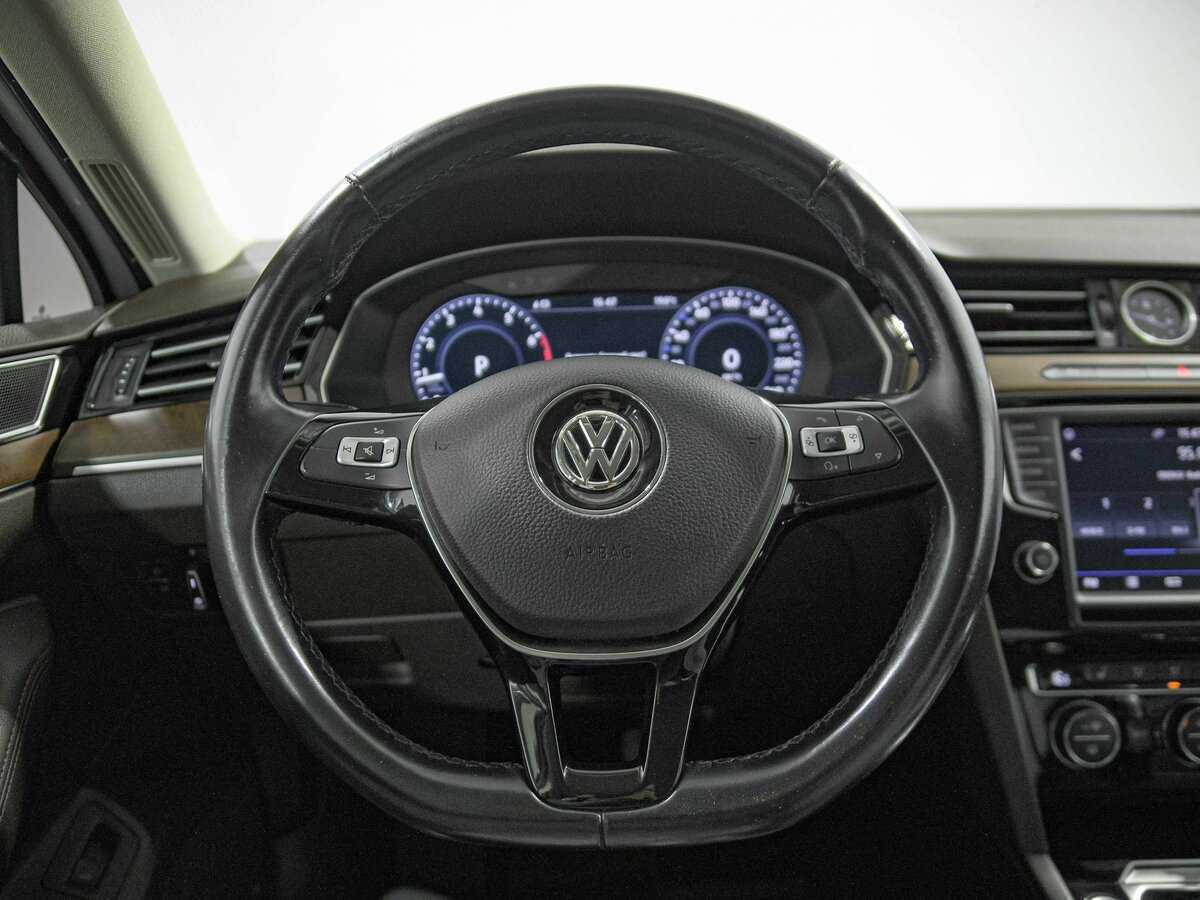 Купить Volkswagen Passat с пробегом. Фото: #6