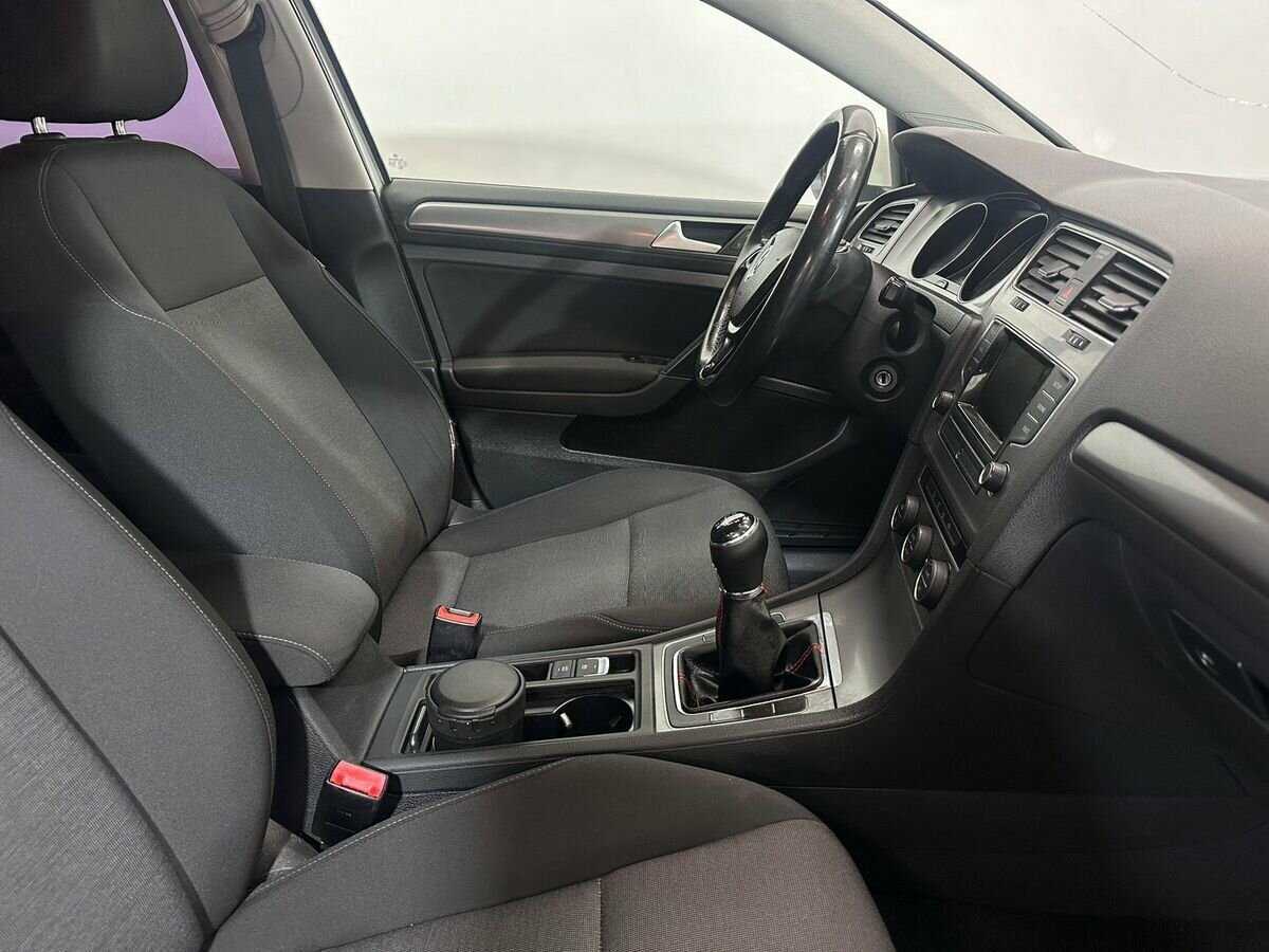 Купить Volkswagen Golf с пробегом. Фото: #9