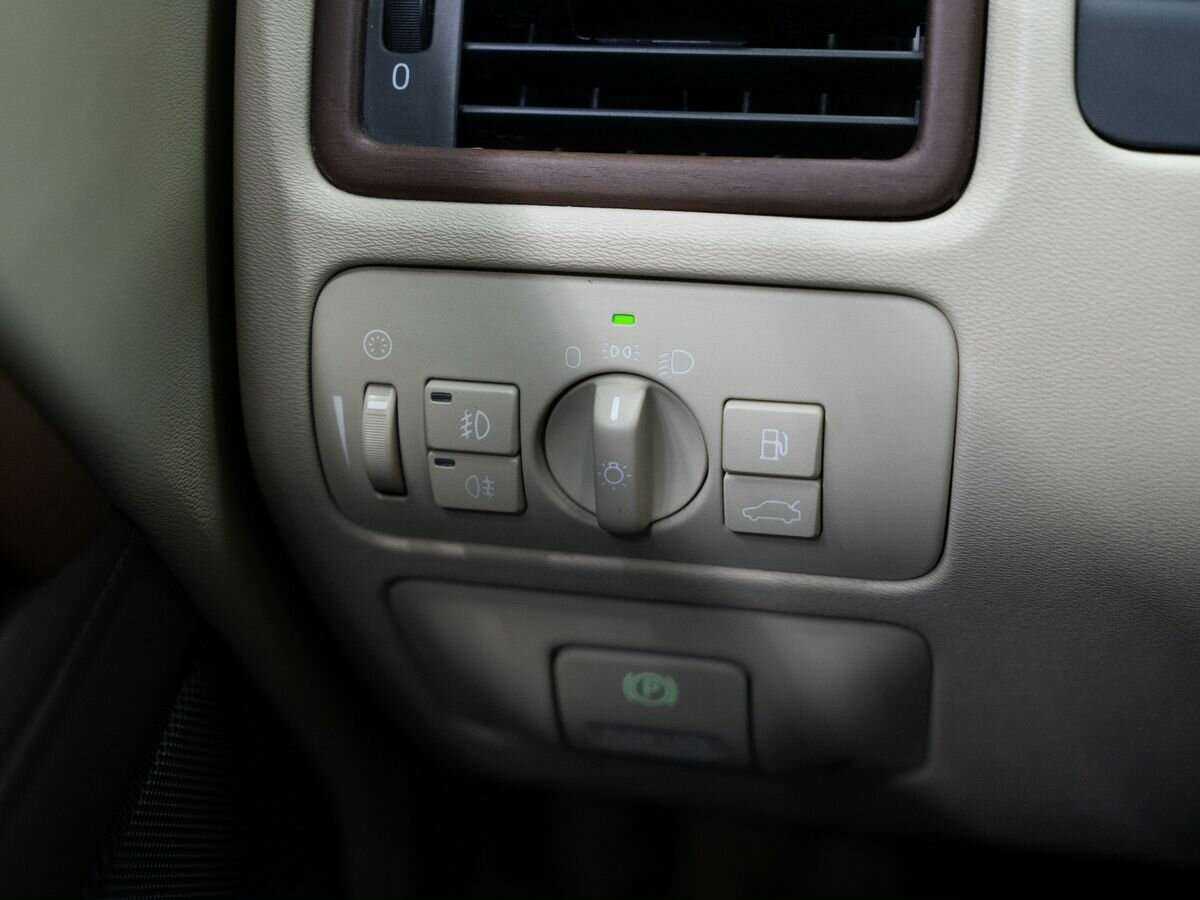 Купить Volvo XC70 с пробегом. Фото: #16