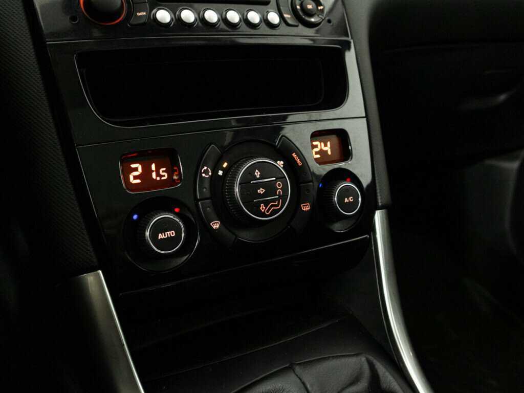 Купить Peugeot 308 с пробегом. Фото: #14