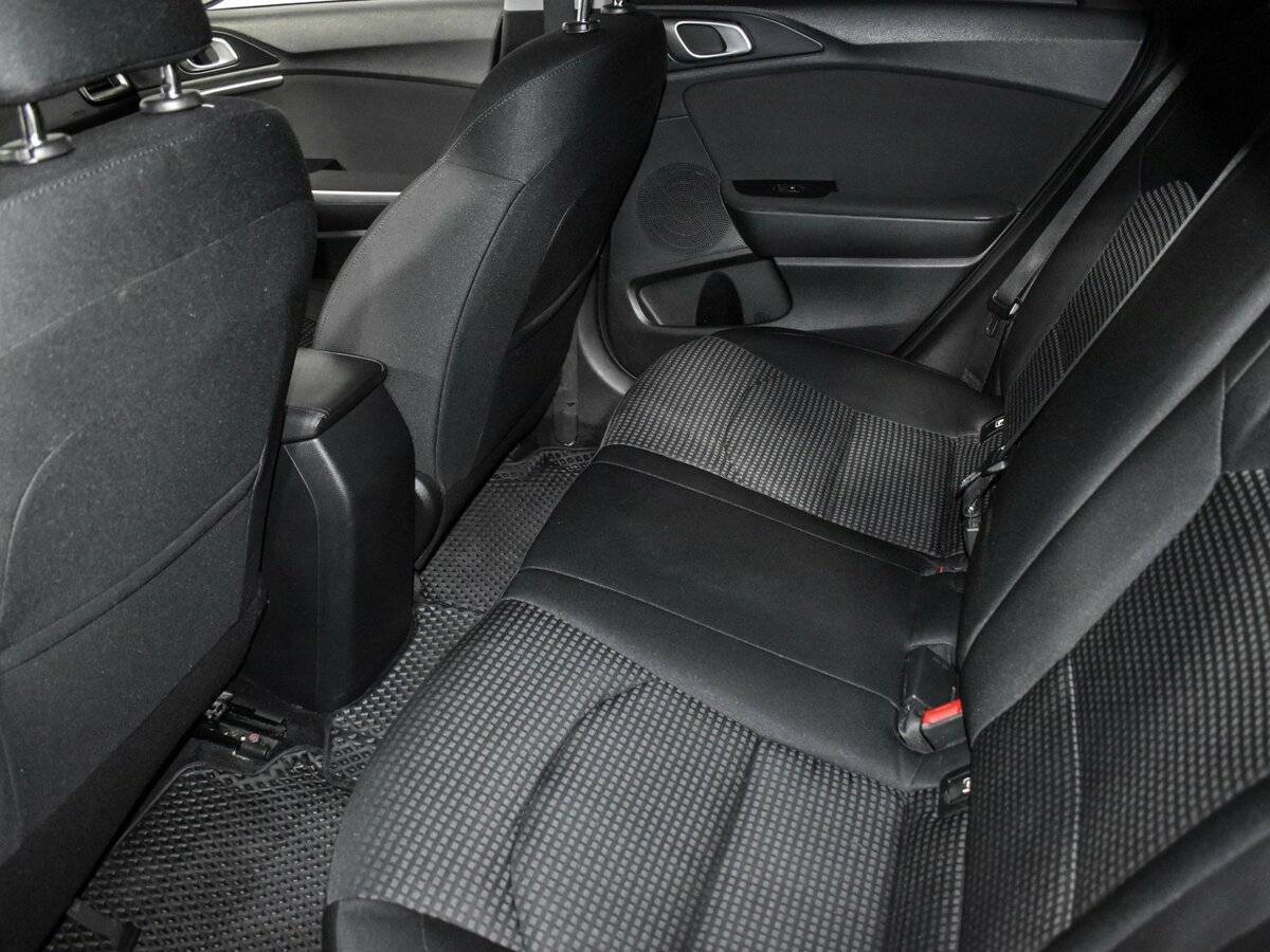 Купить Kia Ceed с пробегом. Фото: #9