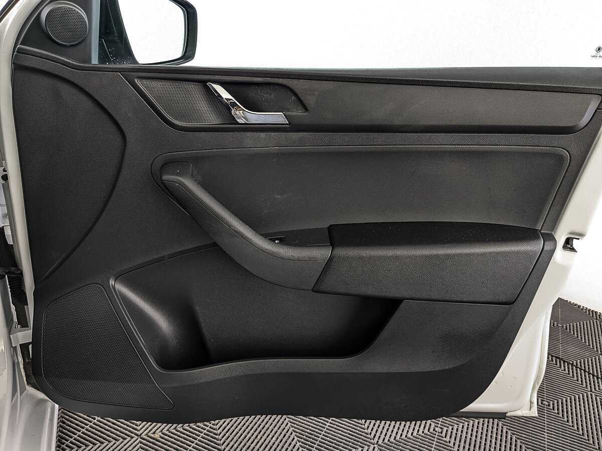 Купить Skoda Rapid с пробегом. Фото: #22
