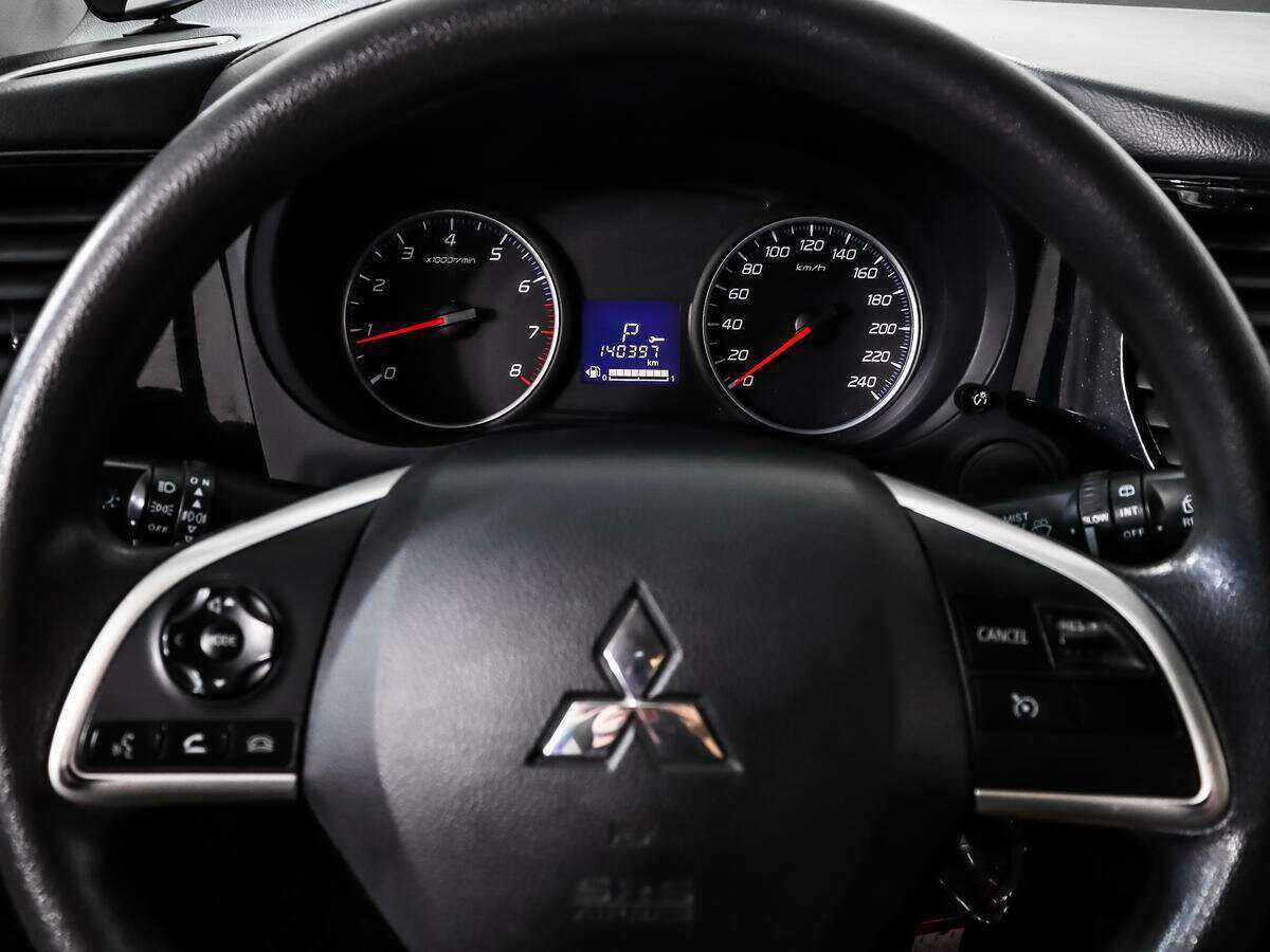 Купить Mitsubishi Outlander с пробегом. Фото: #16