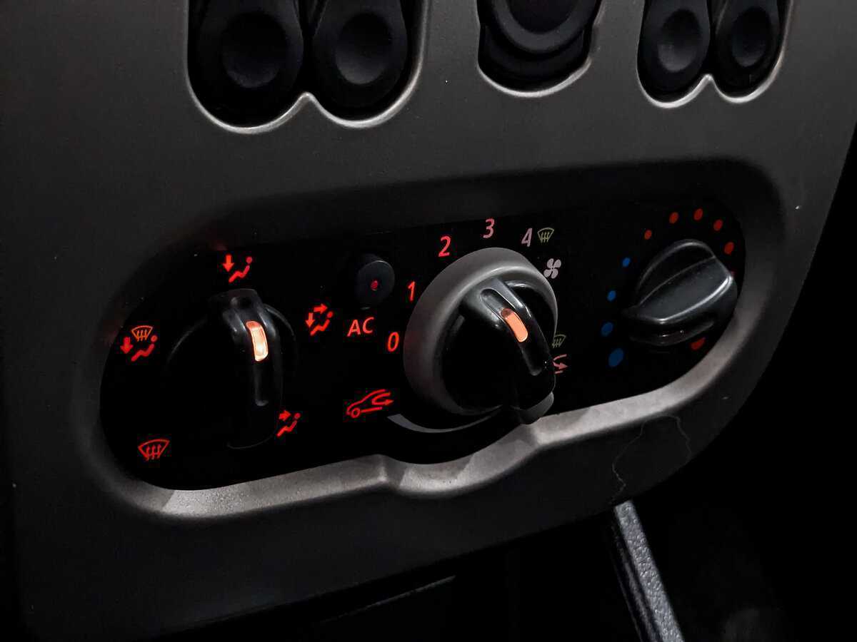 Купить Renault Sandero с пробегом. Фото: #20