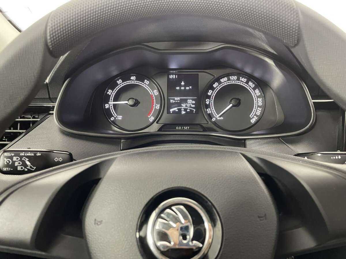 Купить Skoda Rapid с пробегом. Фото: #10