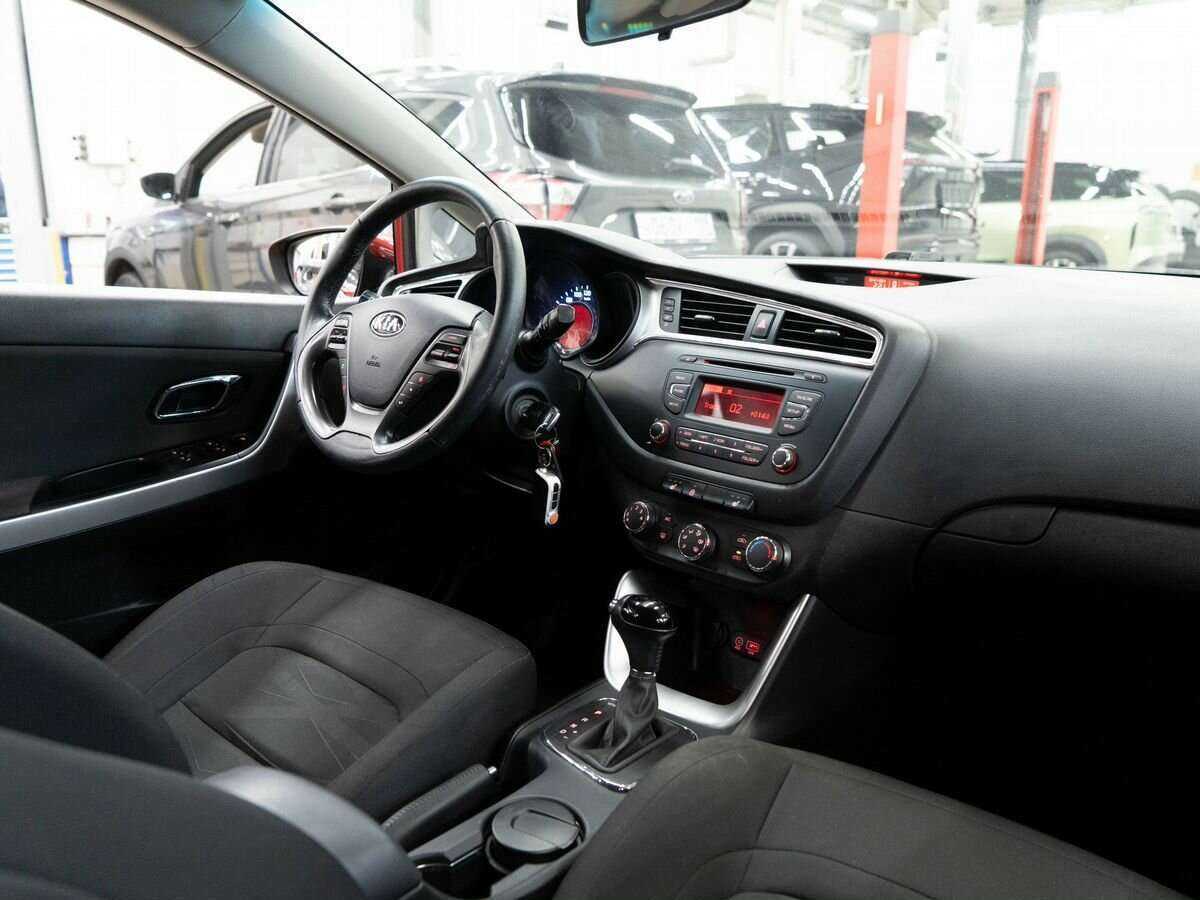 Купить Kia Ceed с пробегом. Фото: #15