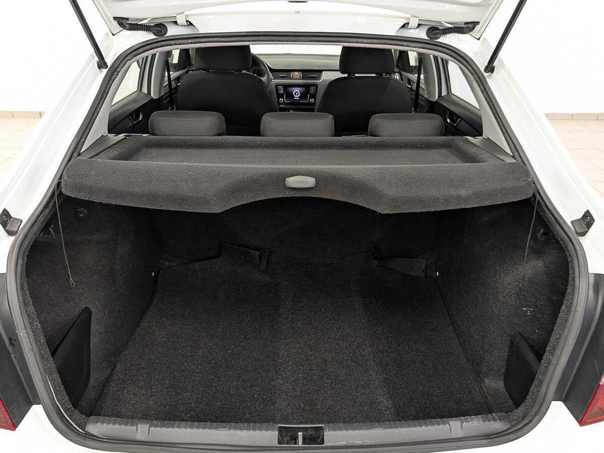 Купить Skoda Rapid с пробегом. Фото: #9