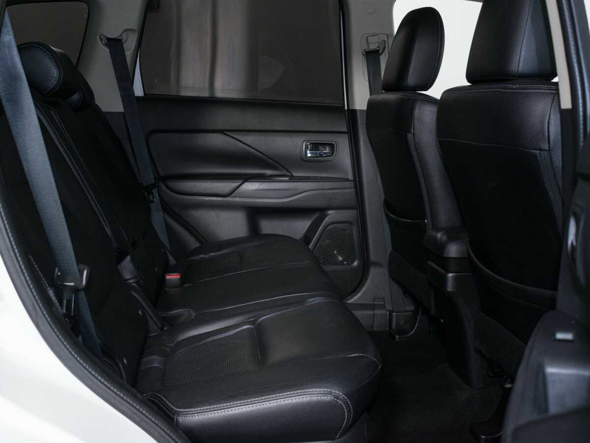 Купить Mitsubishi Outlander с пробегом. Фото: #10