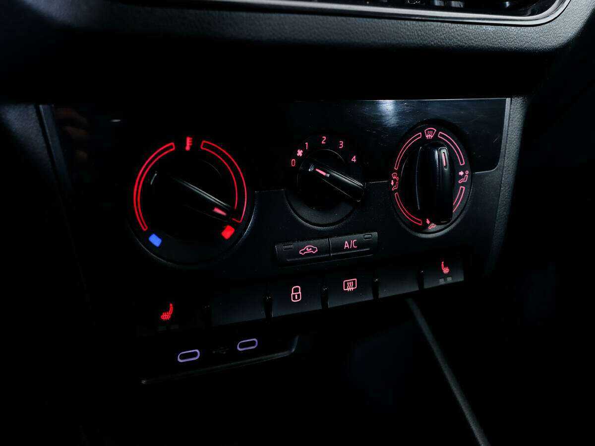 Купить Volkswagen Polo с пробегом. Фото: #11