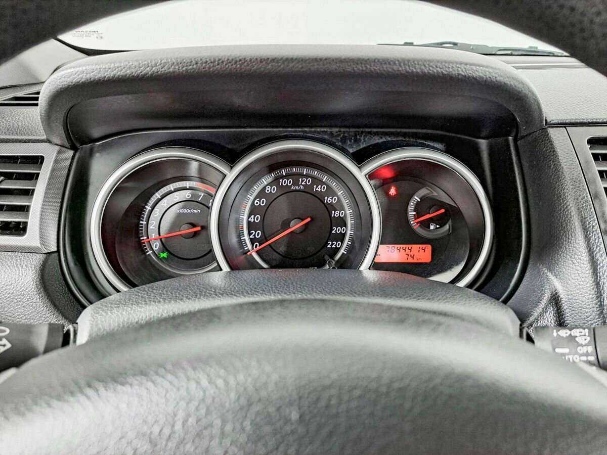 Купить Nissan Tiida с пробегом. Фото: #10