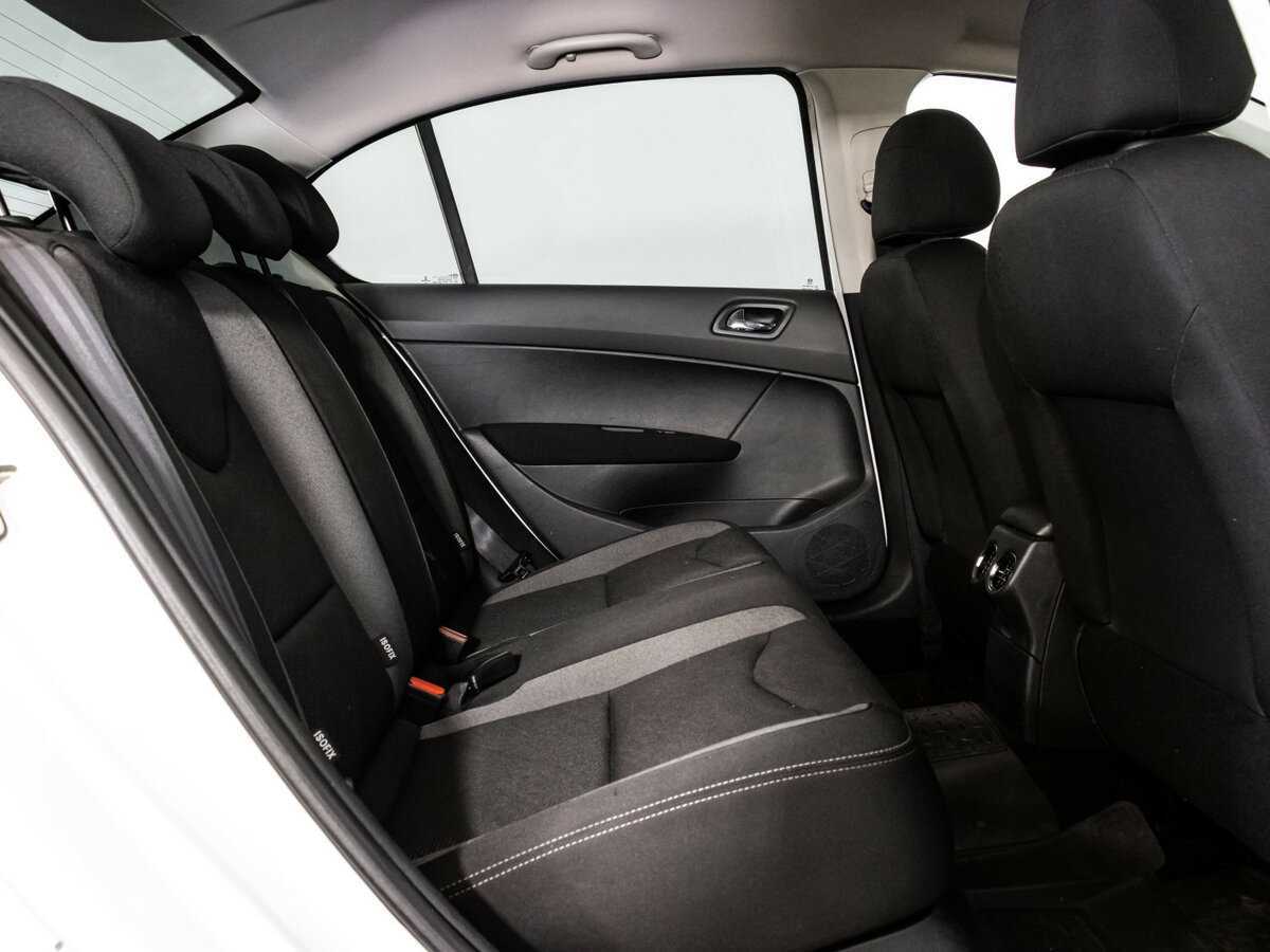 Купить Peugeot 408 с пробегом. Фото: #11