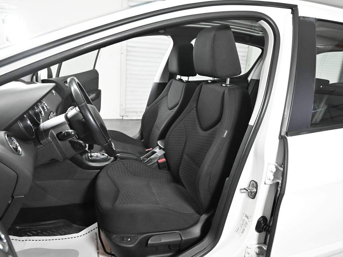 Купить Peugeot 308 с пробегом. Фото: #6