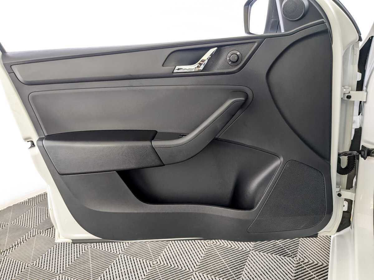 Купить Skoda Rapid с пробегом. Фото: #18