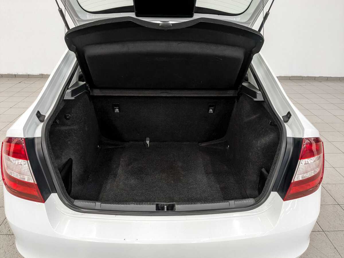 Купить Skoda Rapid с пробегом. Фото: #9