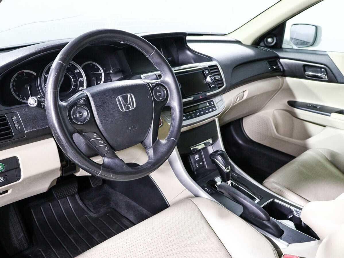 Купить Honda Accord с пробегом. Фото: #12