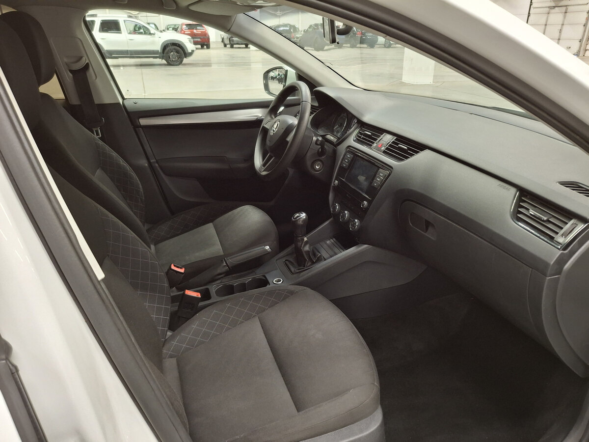 Купить Skoda Octavia с пробегом. Фото: #10