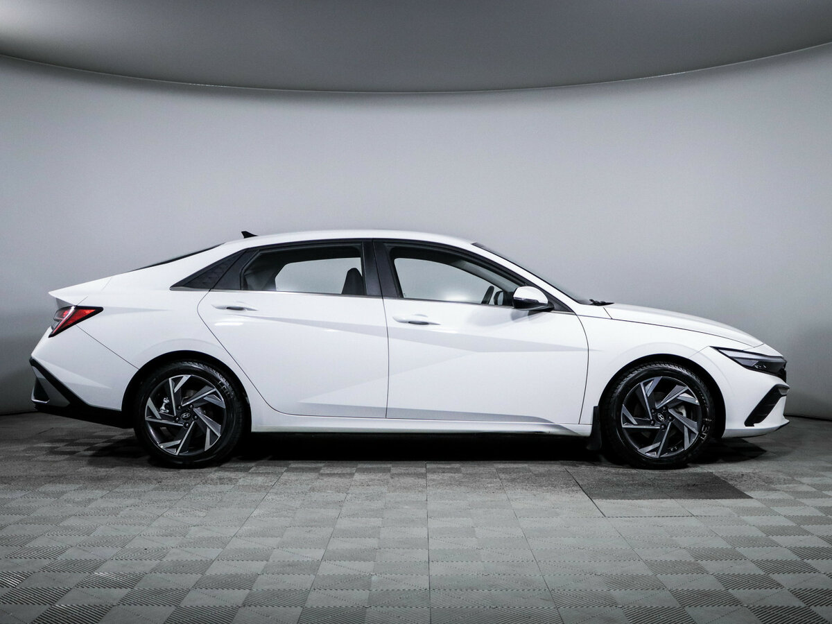 Купить Hyundai Elantra с пробегом. Фото: #3