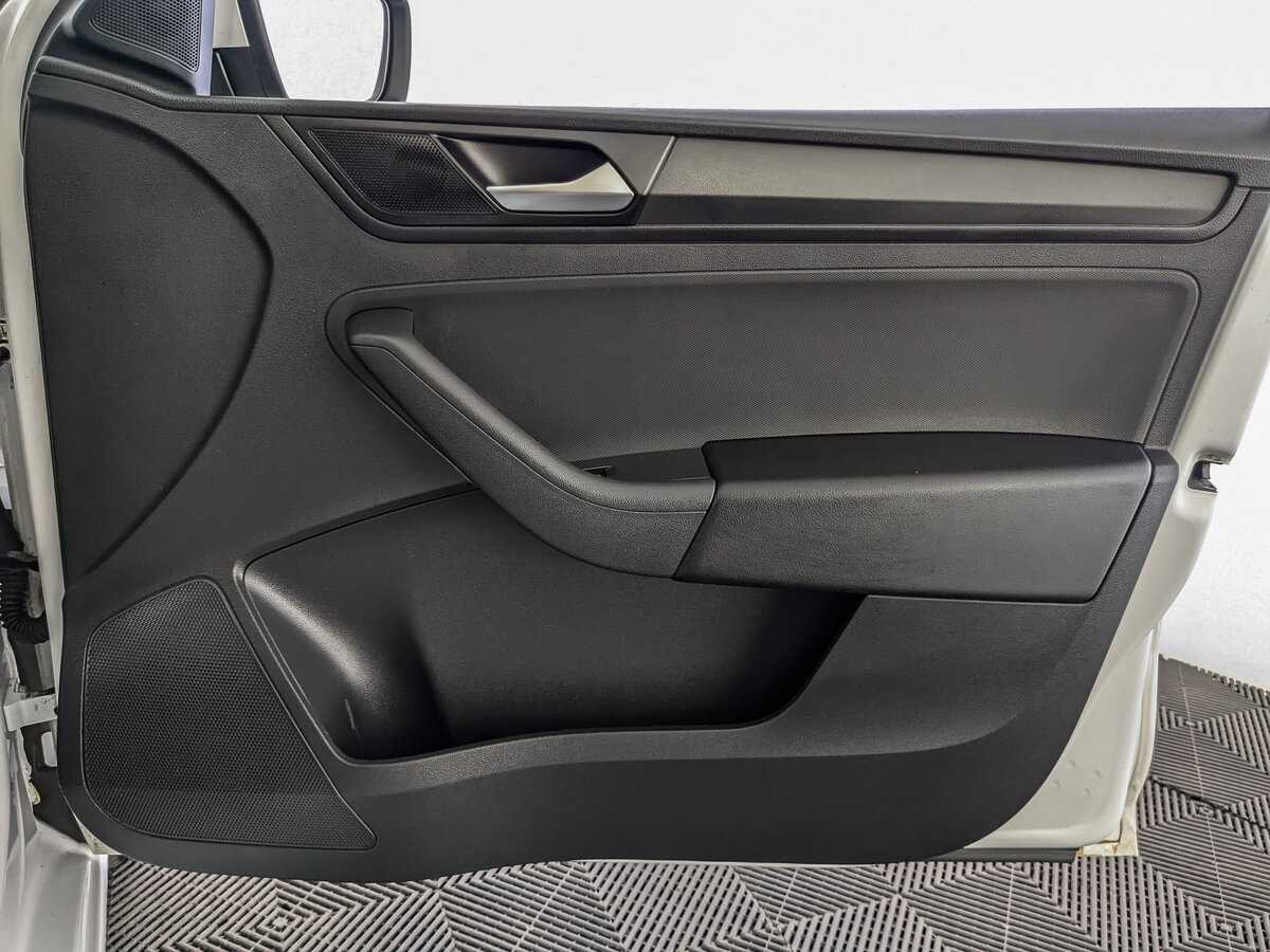 Купить Volkswagen Polo с пробегом. Фото: #19