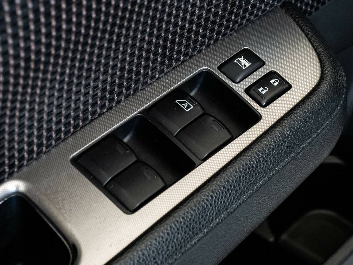 Купить Nissan Tiida с пробегом. Фото: #11