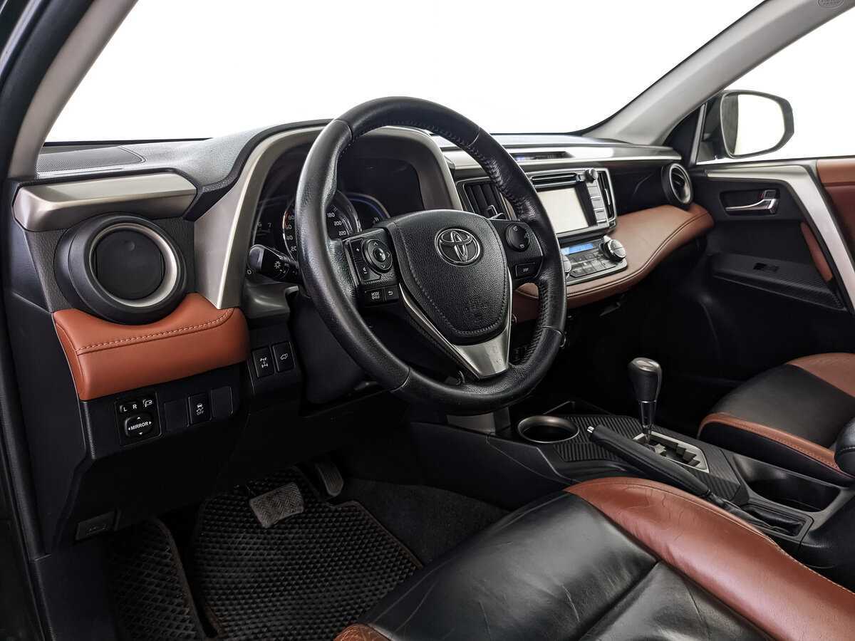 Купить Toyota RAV4 с пробегом. Фото: #10