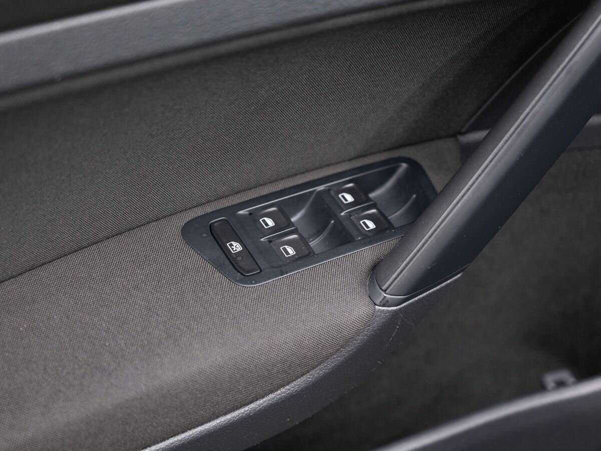 Купить Volkswagen Golf с пробегом. Фото: #17