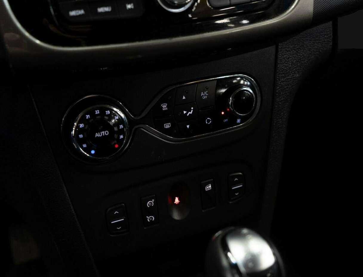 Купить Renault Sandero с пробегом. Фото: #9