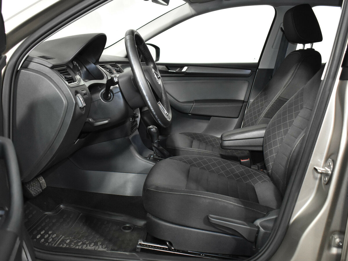 Купить Skoda Rapid с пробегом. Фото: #10