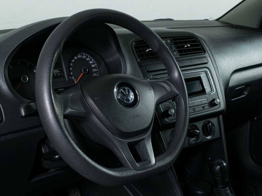 Купить Volkswagen Polo с пробегом. Фото: #11