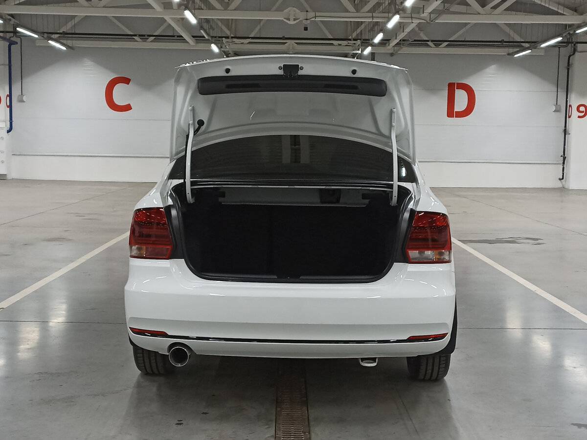 Купить Volkswagen Polo с пробегом. Фото: #9