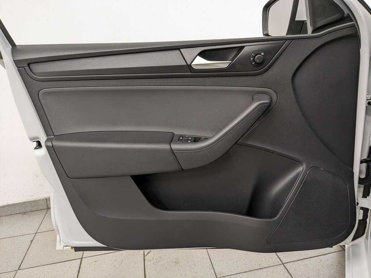 Купить Volkswagen Polo с пробегом. Фото: #14