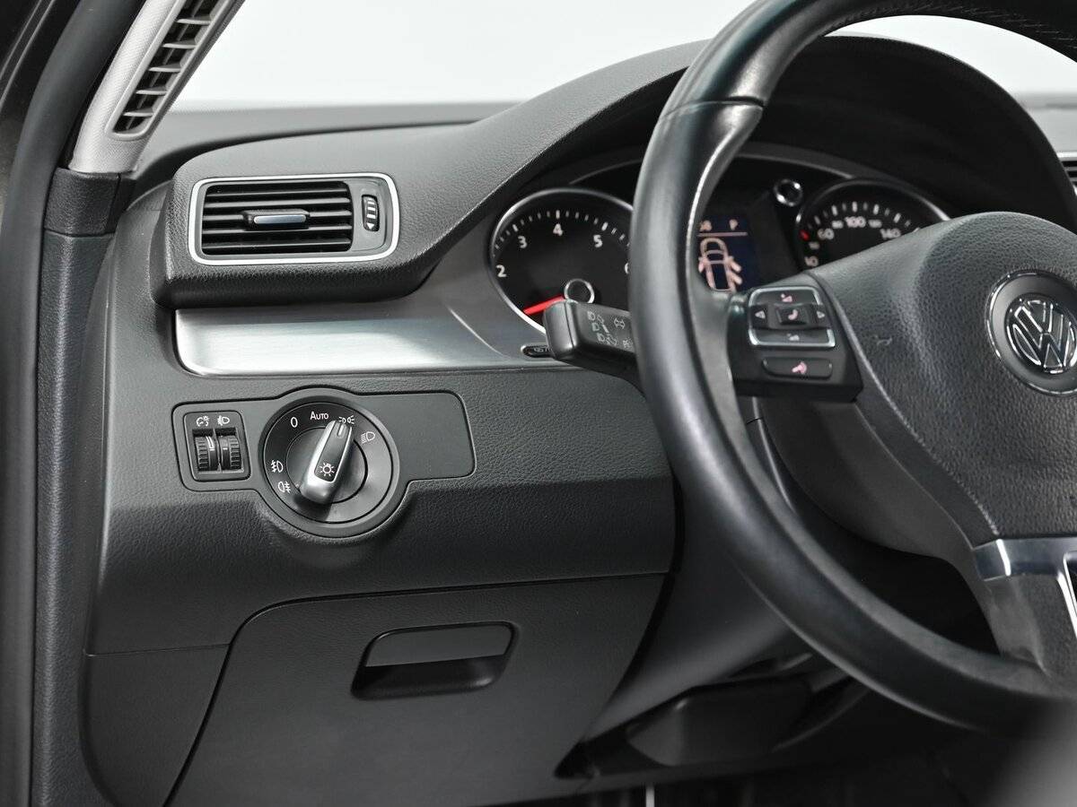 Купить Volkswagen Passat с пробегом. Фото: #8