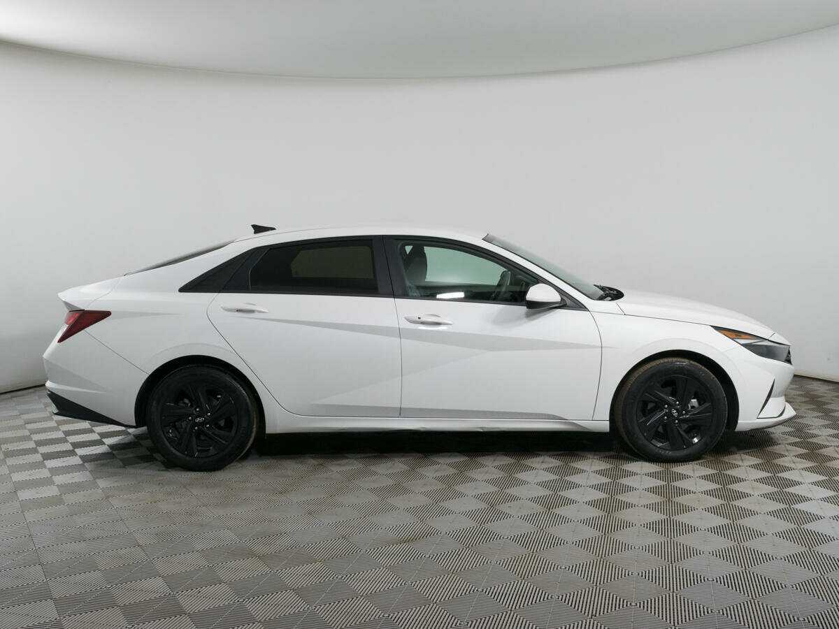 Купить Hyundai Elantra с пробегом. Фото: #3