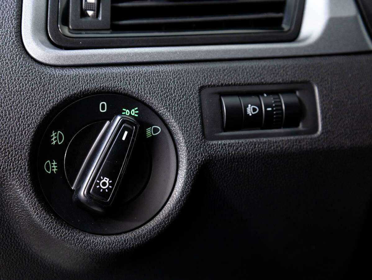 Купить Skoda Rapid с пробегом. Фото: #14