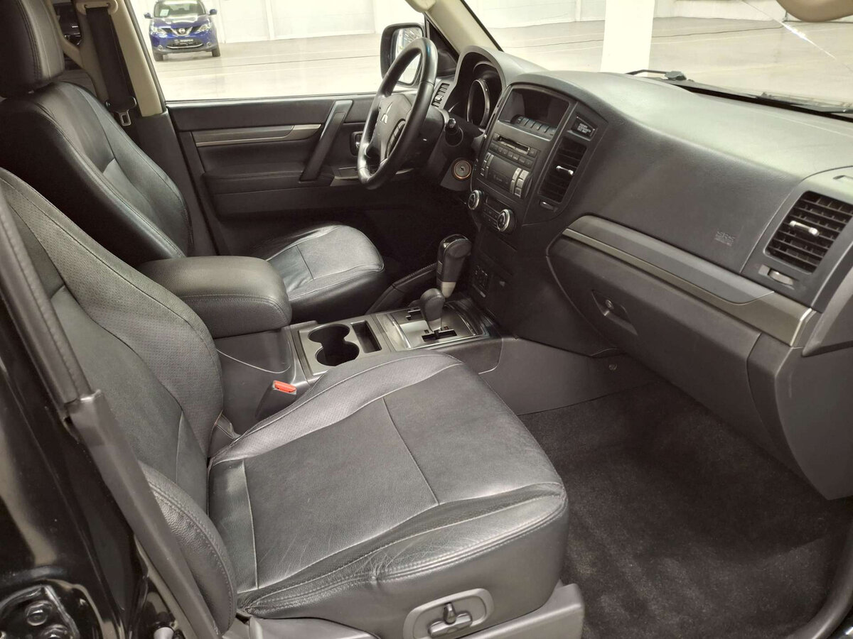 Купить Mitsubishi Pajero с пробегом. Фото: #10